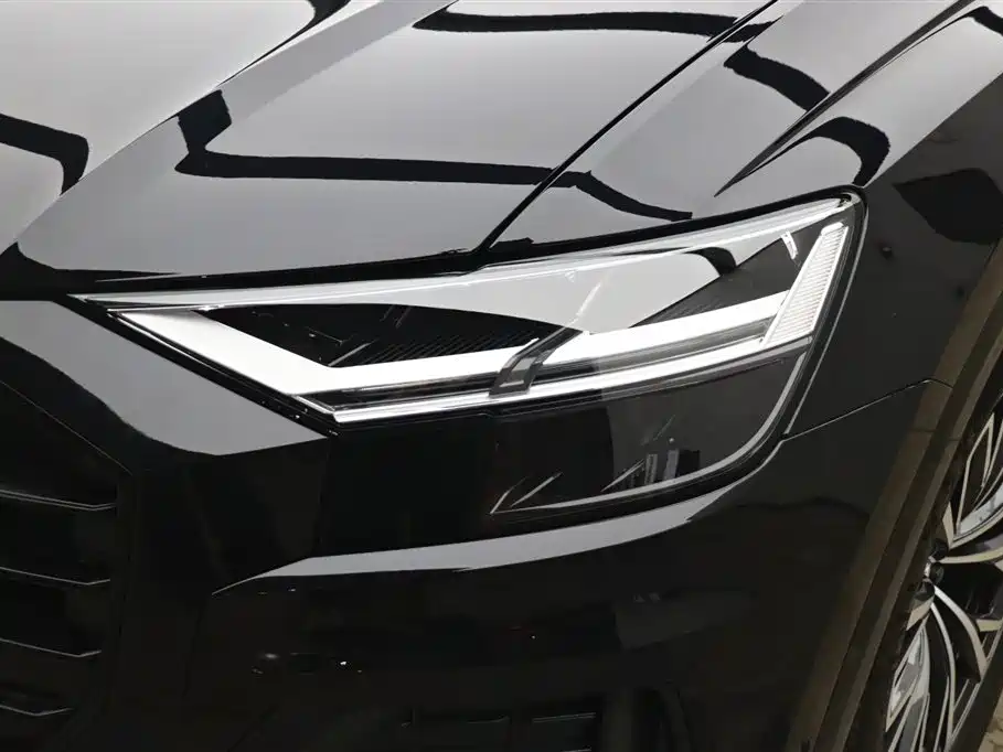 Audi Audi Q8 2021 45 TFSI Luxury Elegant Model 2022 - thumbnail 26
