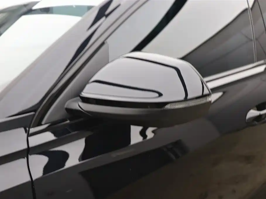 Audi Audi Q8 2021 45 TFSI Luxury Elegant Model 2022 - thumbnail 28
