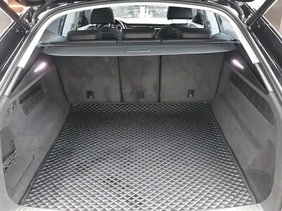 Audi Audi Q8 2021 45 TFSI Luxury Elegant Model 2022 - thumbnail 29
