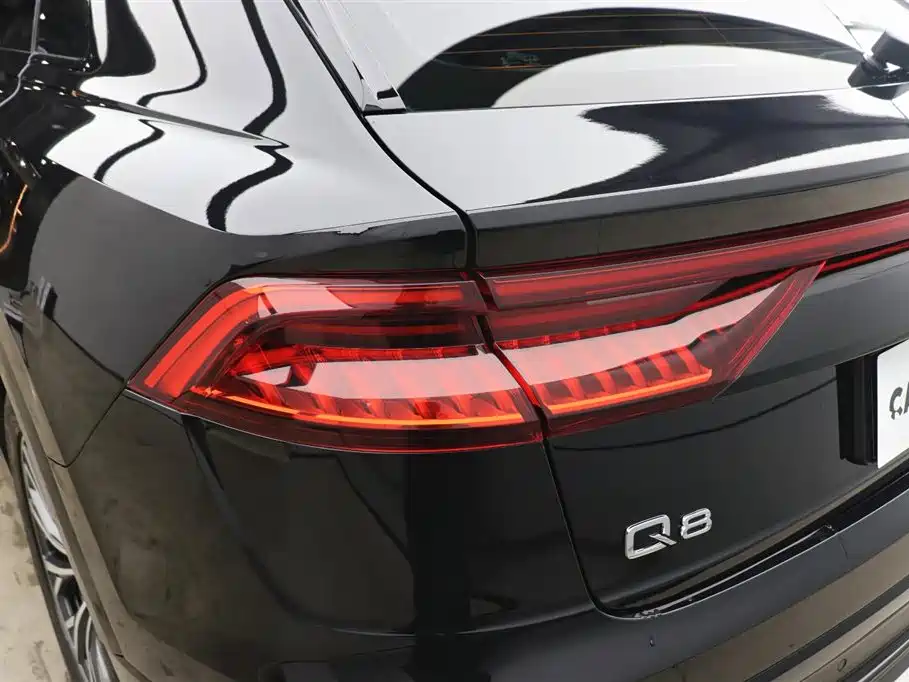 Audi Audi Q8 2021 45 TFSI Luxury Elegant Model 2022 - thumbnail 30