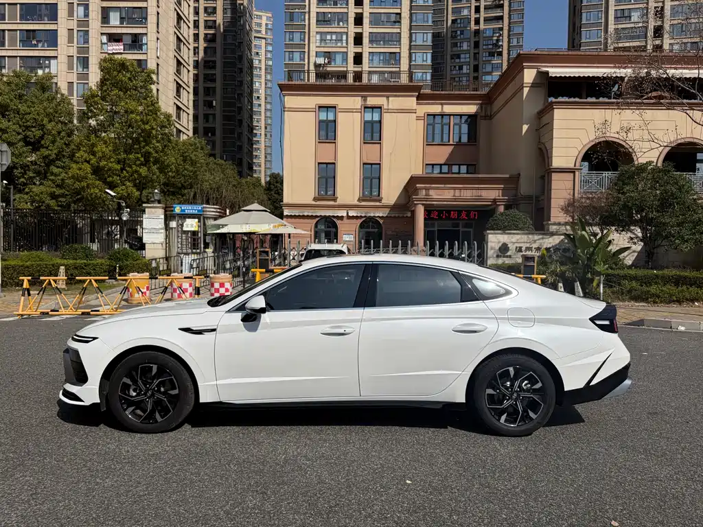 Hyundai Hyundai Sonata 2024 1.5T Pro 2025 - thumbnail 10