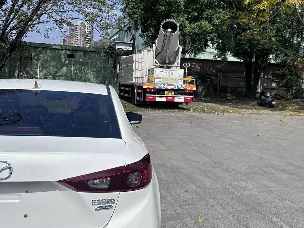 Mazda Mazda 3 Axela 2017 Sedan 1.5L Manual Comfort Model VI 2019 - thumbnail 7
