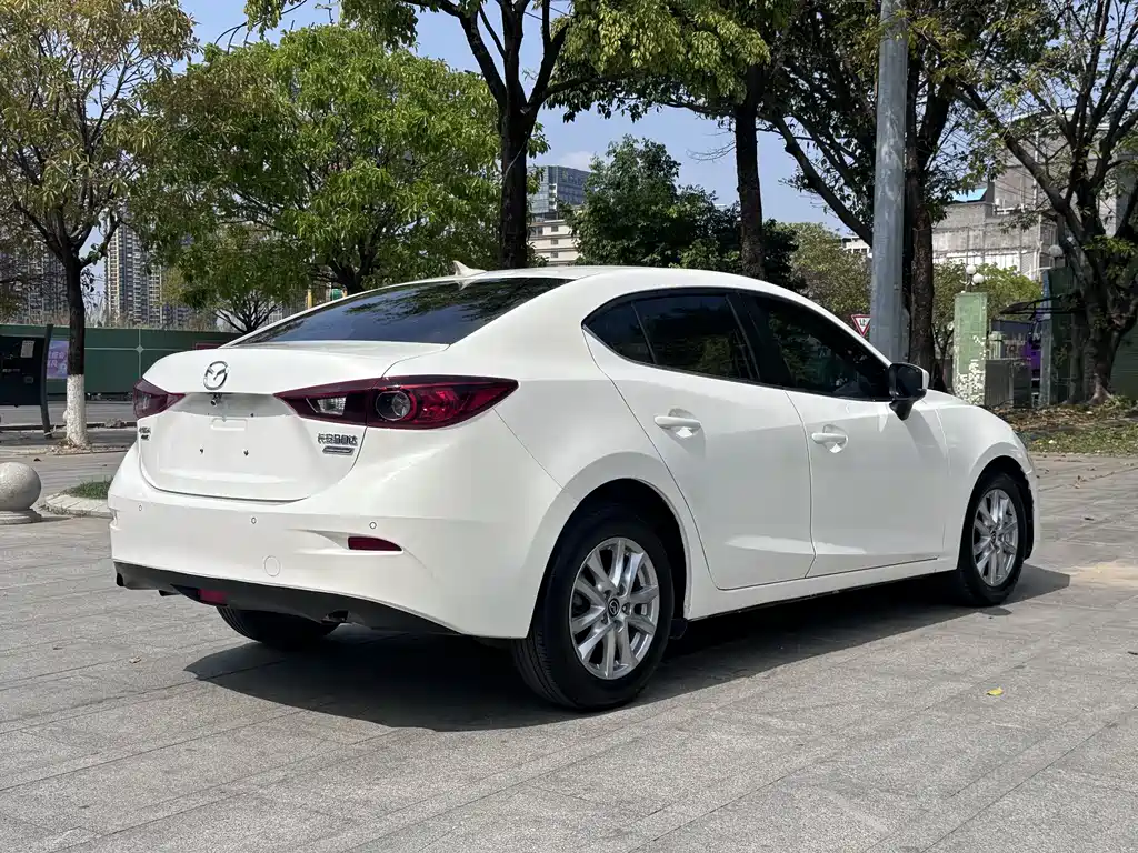 Mazda Mazda 3 Axela 2017 Sedan 1.5L Manual Comfort Model VI 2019 - thumbnail 8