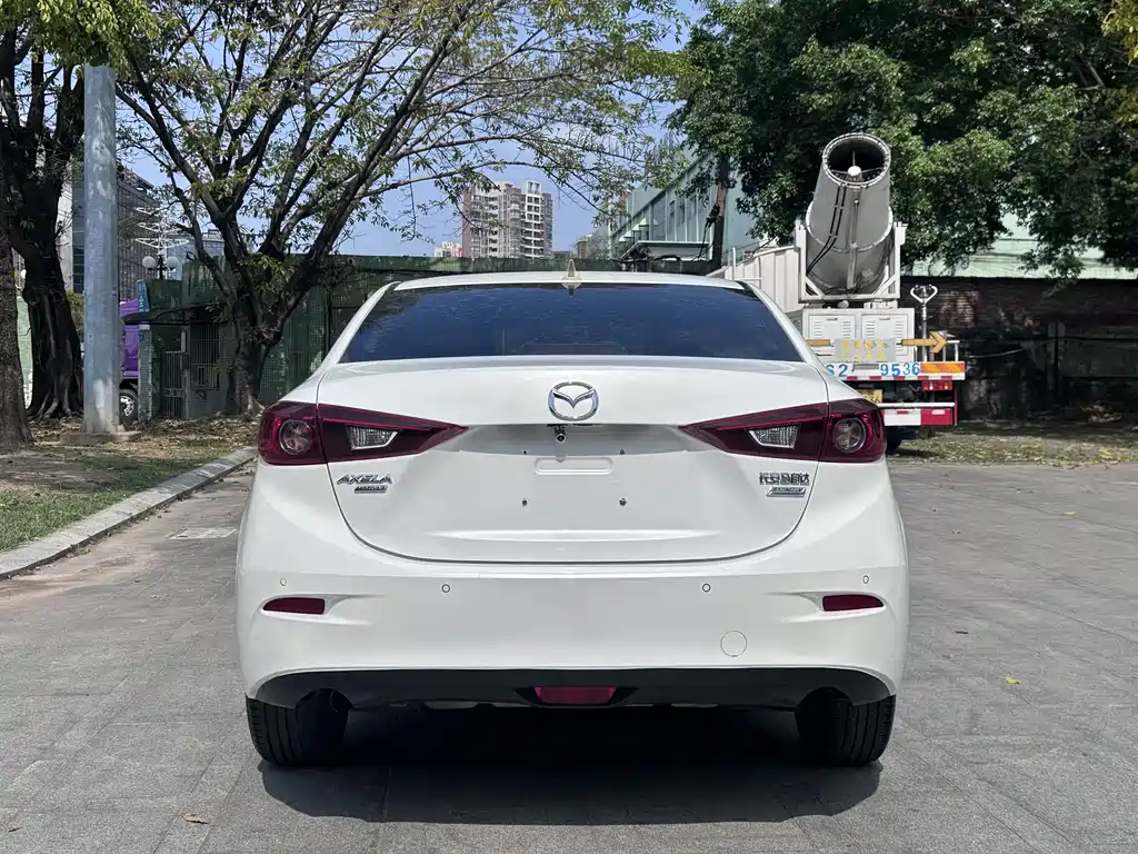 Mazda Mazda 3 Axela 2017 Sedan 1.5L Manual Comfort Model VI 2019 - thumbnail 10