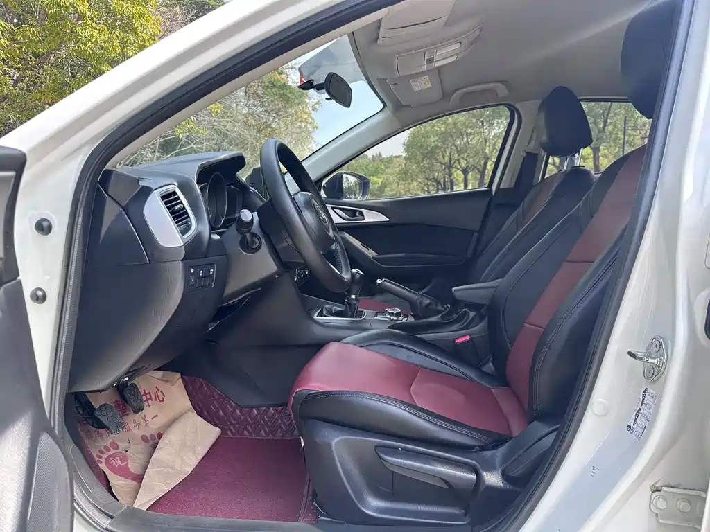 Mazda Mazda 3 Axela 2017 Sedan 1.5L Manual Comfort Model VI 2019 - thumbnail 11
