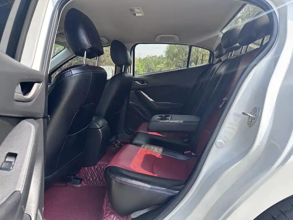 Mazda Mazda 3 Axela 2017 Sedan 1.5L Manual Comfort Model VI 2019 - thumbnail 12