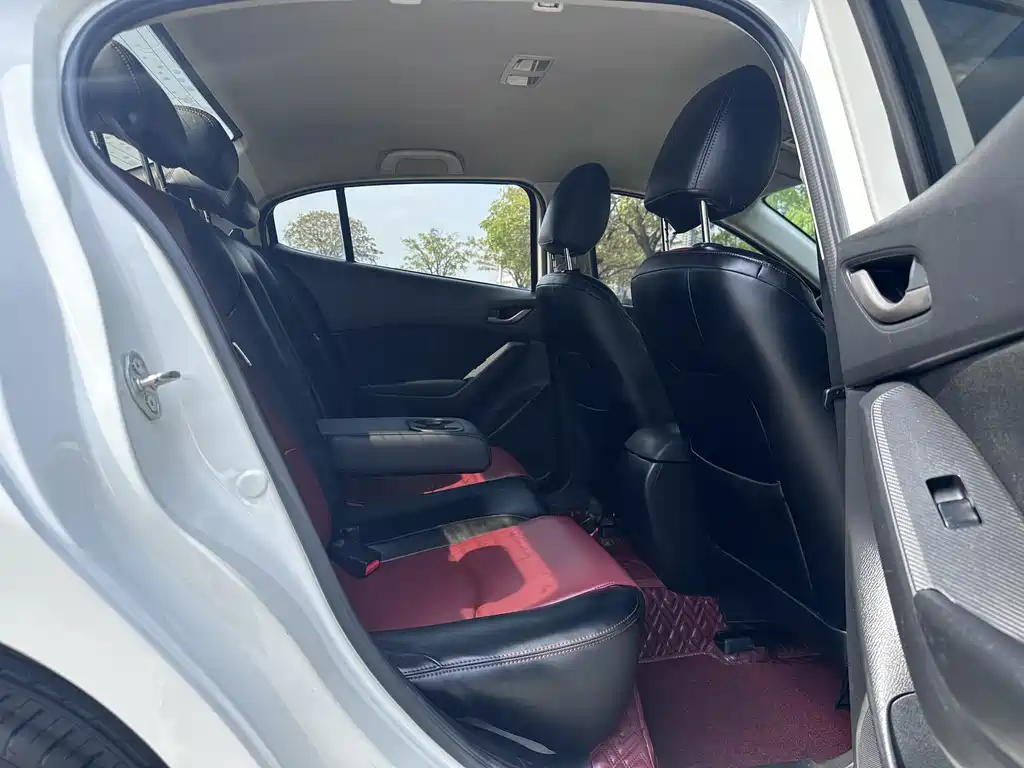 Mazda Mazda 3 Axela 2017 Sedan 1.5L Manual Comfort Model VI 2019 - thumbnail 13