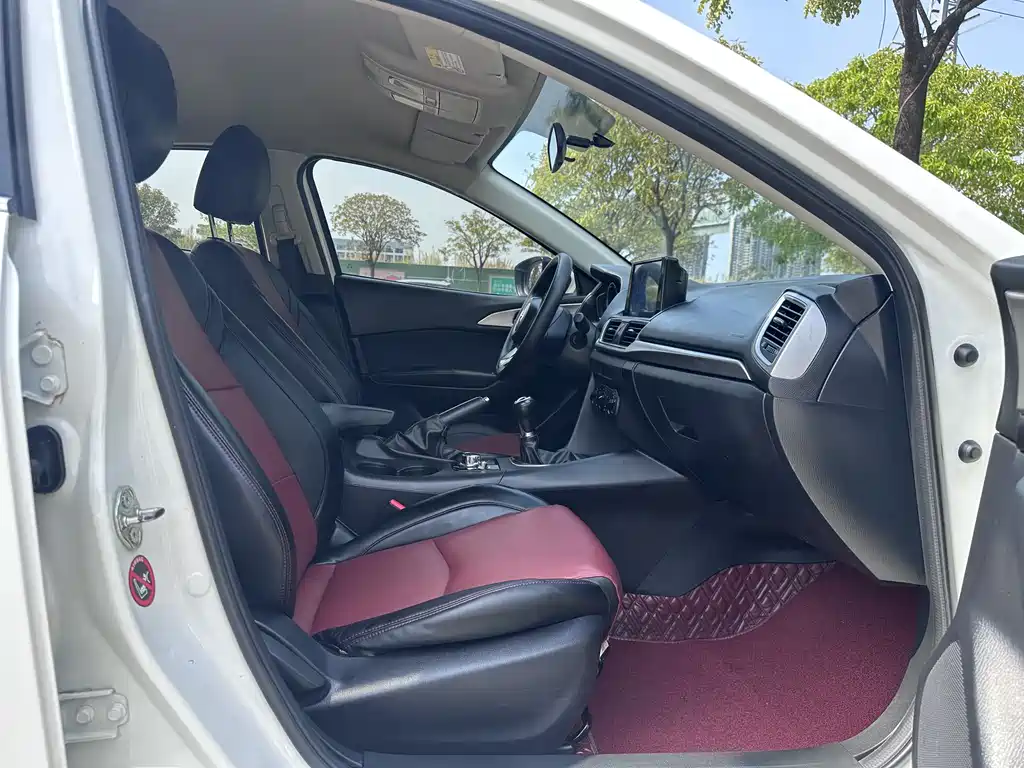 Mazda Mazda 3 Axela 2017 Sedan 1.5L Manual Comfort Model VI 2019 - thumbnail 14