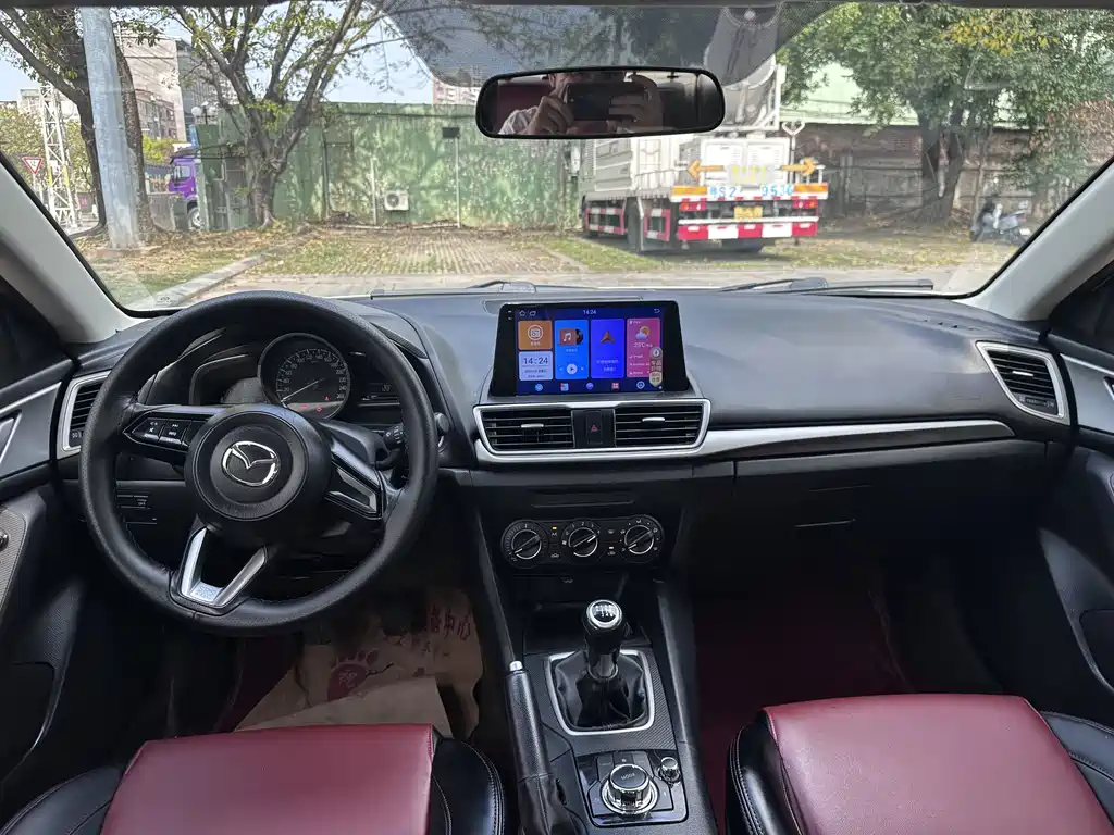 Mazda Mazda 3 Axela 2017 Sedan 1.5L Manual Comfort Model VI 2019 - thumbnail 15