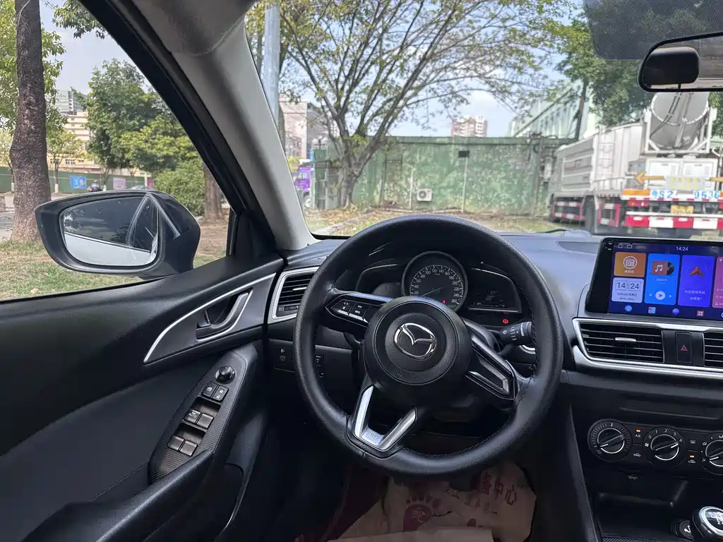 Mazda Mazda 3 Axela 2017 Sedan 1.5L Manual Comfort Model VI 2019 - thumbnail 16