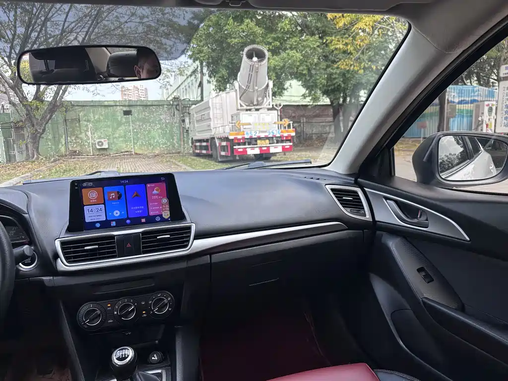Mazda Mazda 3 Axela 2017 Sedan 1.5L Manual Comfort Model VI 2019 - thumbnail 17