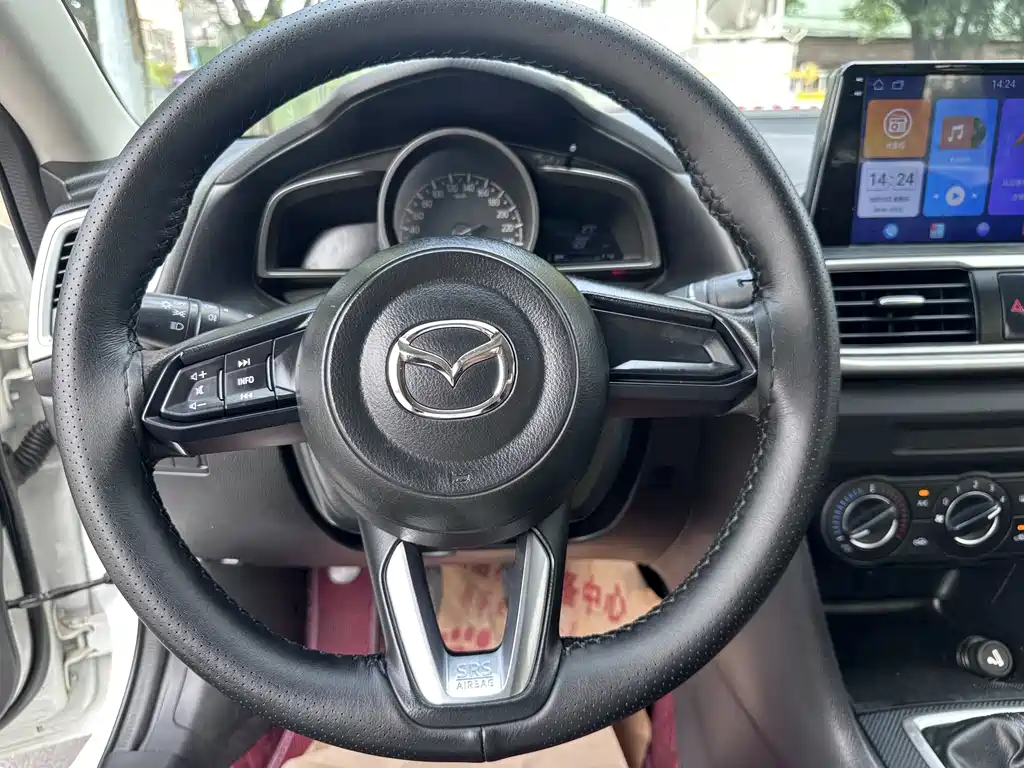 Mazda Mazda 3 Axela 2017 Sedan 1.5L Manual Comfort Model VI 2019 - thumbnail 20