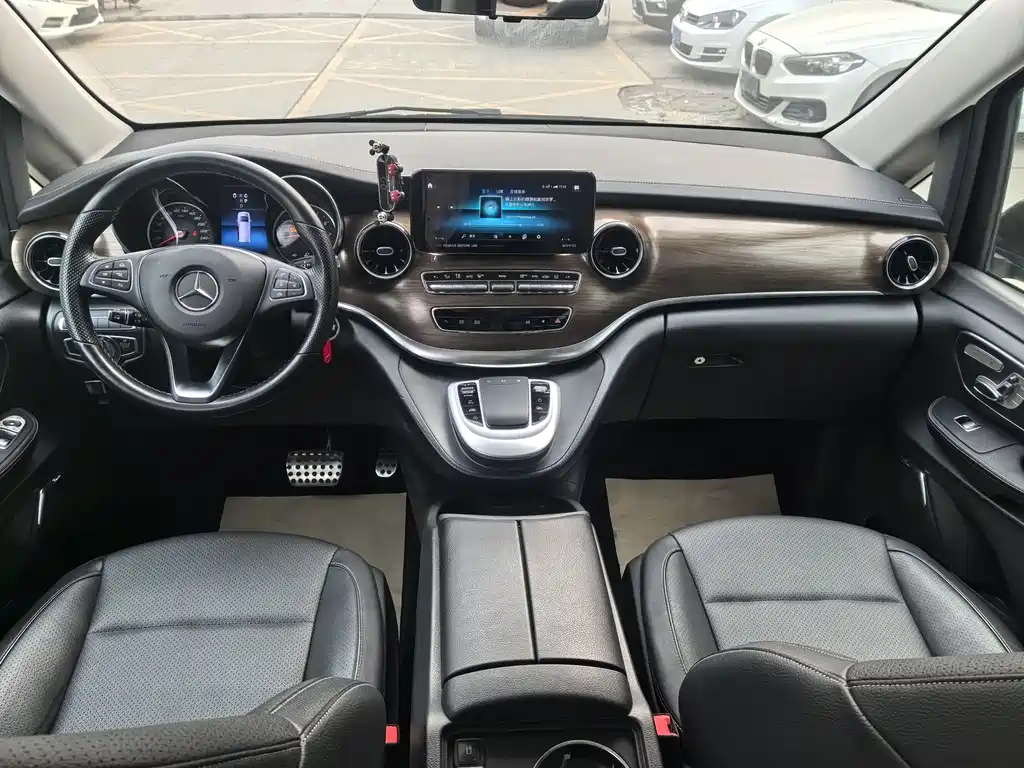 Mercedes-Benz Mercedes-Benz V-Class 2021 V 260 L Long Wheelbase Premium Edition 2022 - thumbnail 17