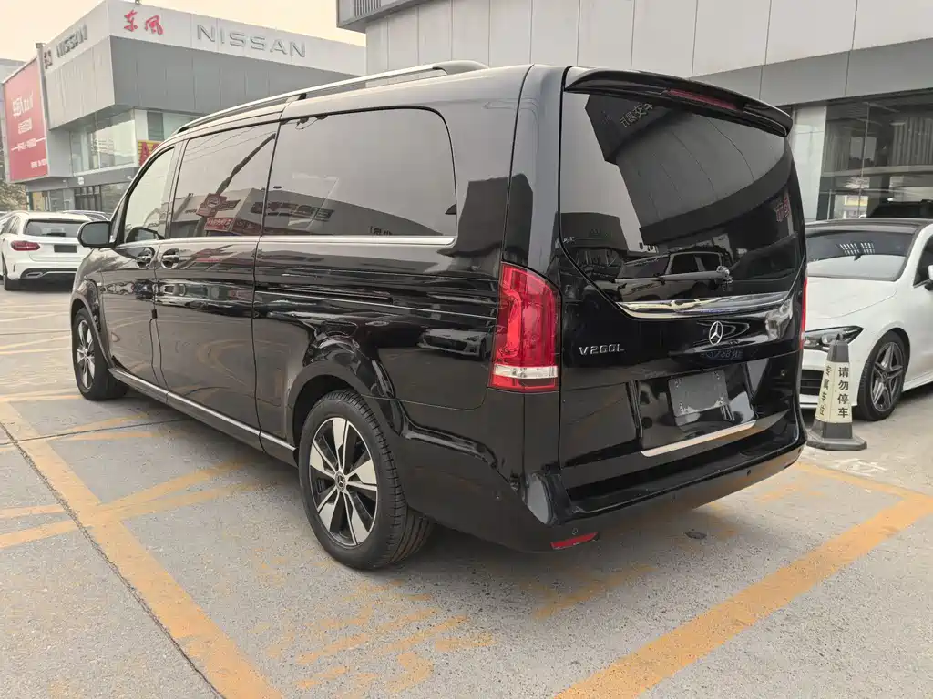 Mercedes-Benz Mercedes-Benz V-Class 2021 V 260 L Long Wheelbase Premium Edition 2022 - thumbnail 27