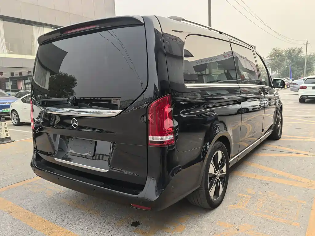 Mercedes-Benz Mercedes-Benz V-Class 2021 V 260 L Long Wheelbase Premium Edition 2022 - thumbnail 29