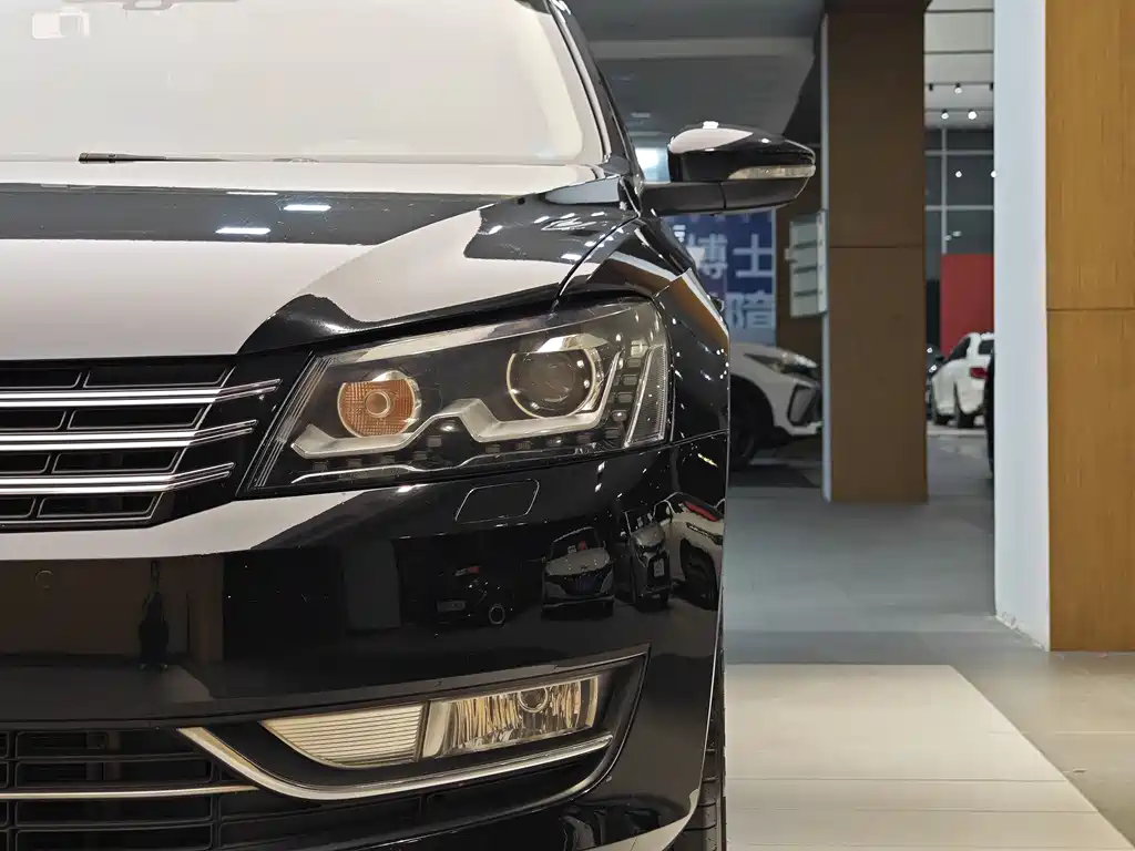 Volkswagen Passat 2015 1.8TSI DSG Luxury Edition 2016 - thumbnail 2