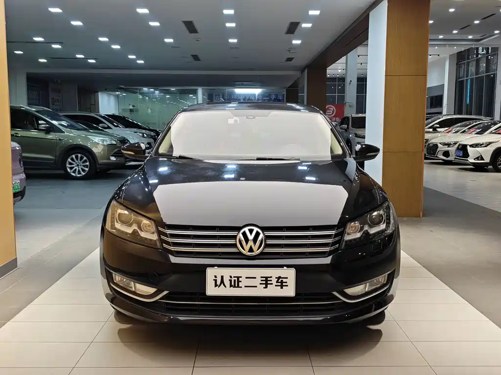 Volkswagen Passat 2015 1.8TSI DSG Luxury Edition 2016 - thumbnail 3