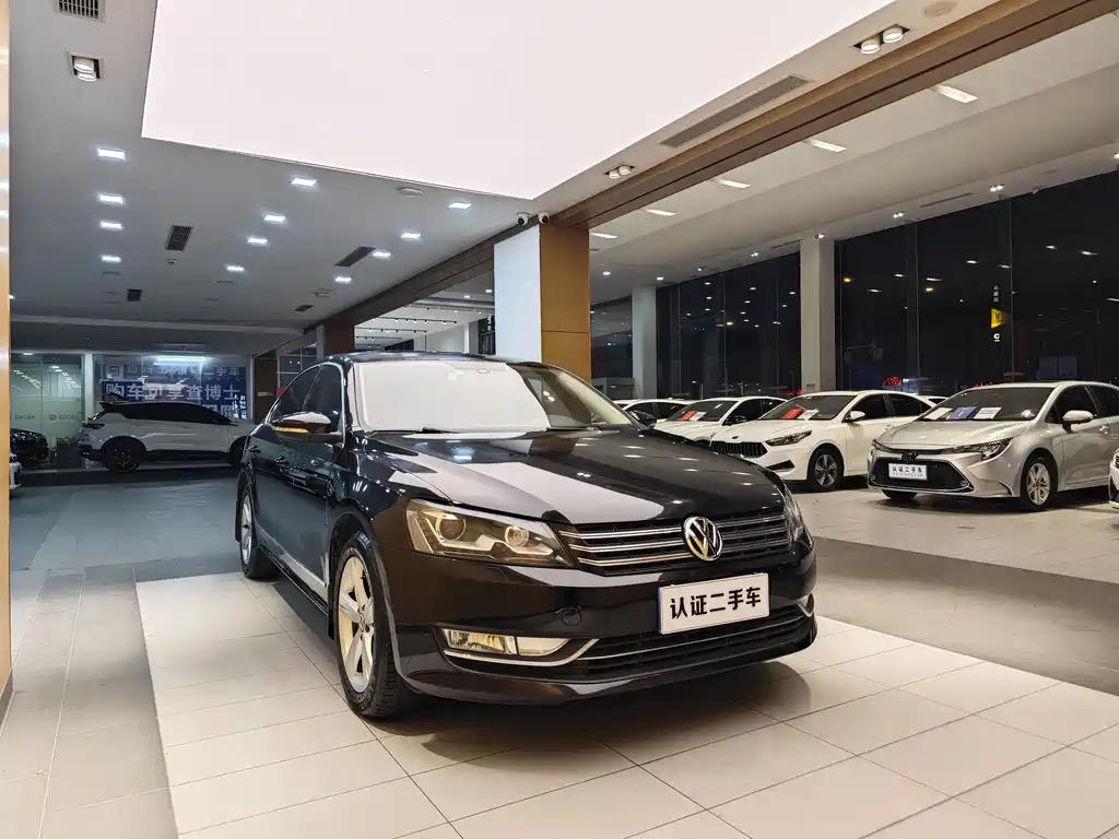 Volkswagen Passat 2015 1.8TSI DSG Luxury Edition 2016 - thumbnail 4