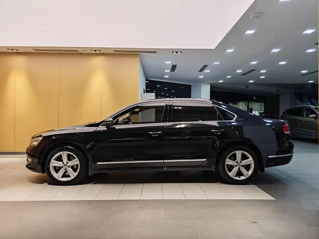 Volkswagen Passat 2015 1.8TSI DSG Luxury Edition 2016 - thumbnail 6