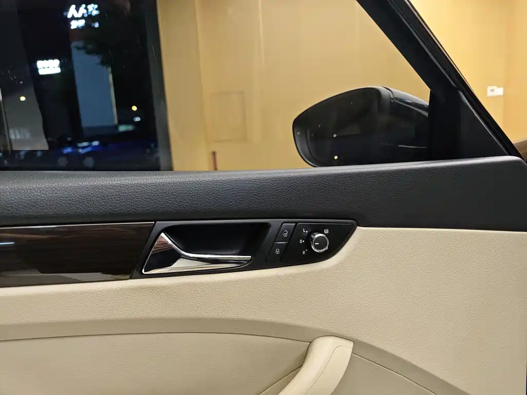 Volkswagen Passat 2015 1.8TSI DSG Luxury Edition 2016 - thumbnail 8