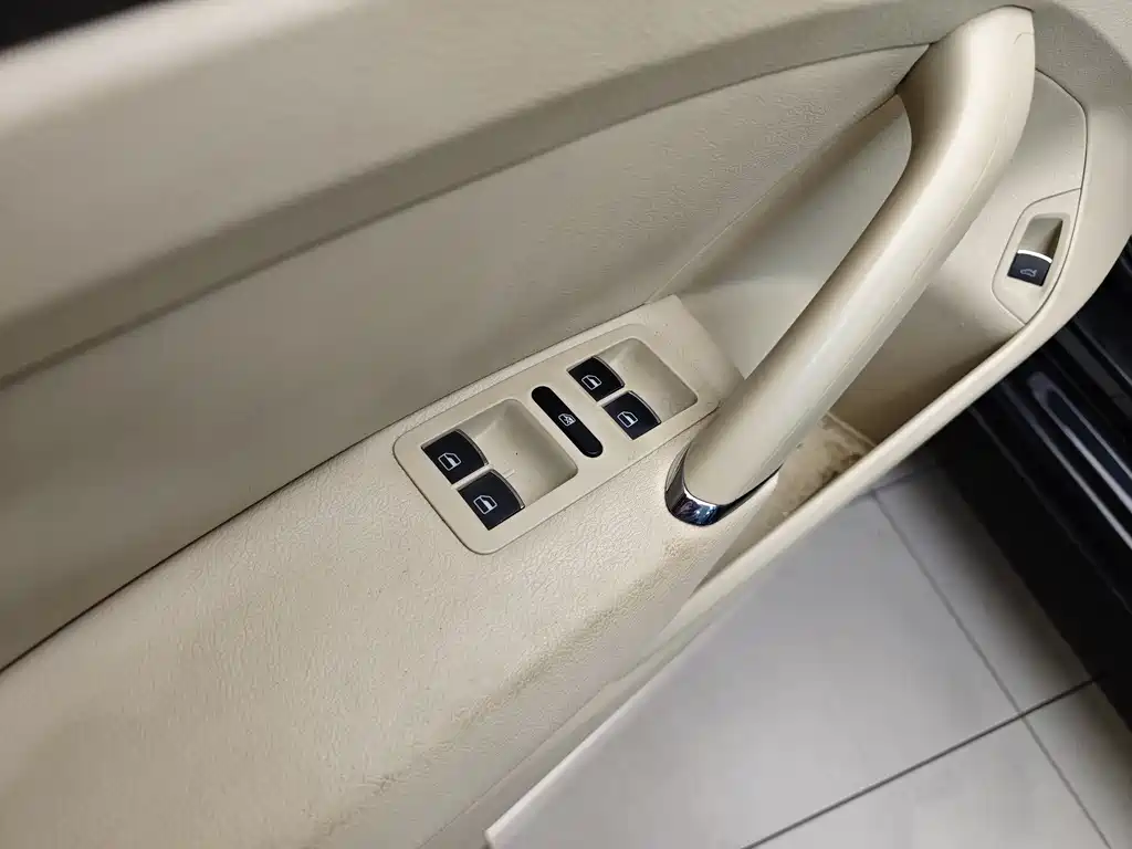 Volkswagen Passat 2015 1.8TSI DSG Luxury Edition 2016 - thumbnail 9