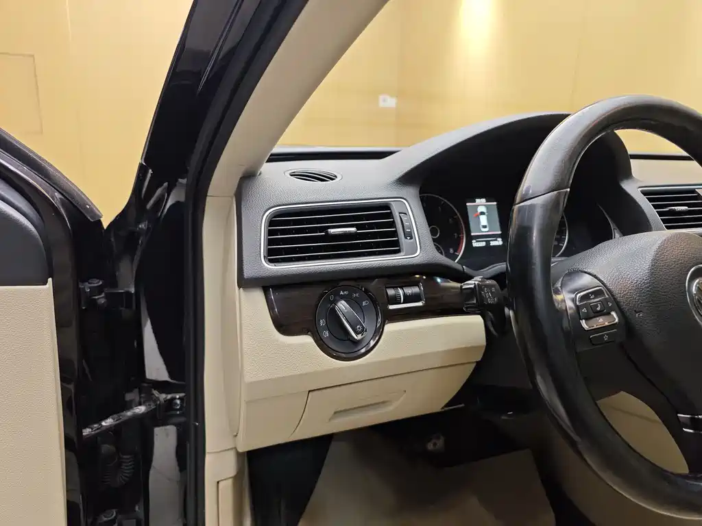 Volkswagen Passat 2015 1.8TSI DSG Luxury Edition 2016 - thumbnail 11