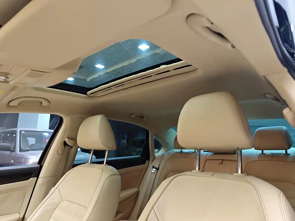 Volkswagen Passat 2015 1.8TSI DSG Luxury Edition 2016 - thumbnail 12
