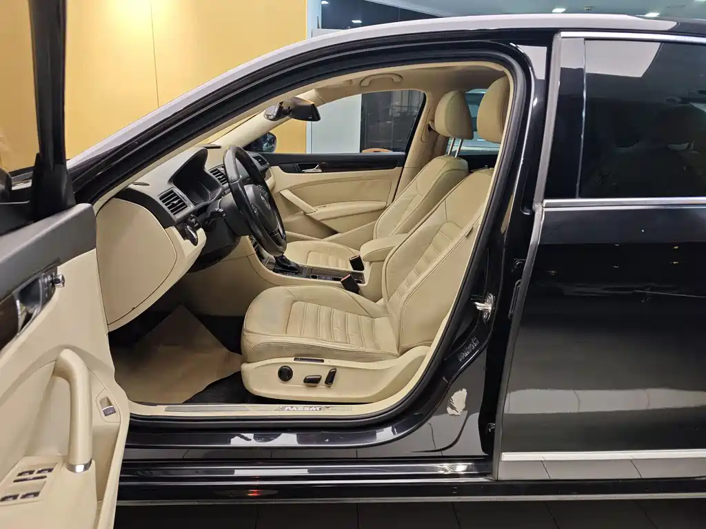 Volkswagen Passat 2015 1.8TSI DSG Luxury Edition 2016 - thumbnail 13