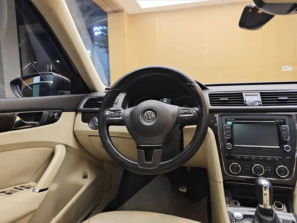 Volkswagen Passat 2015 1.8TSI DSG Luxury Edition 2016 - thumbnail 14