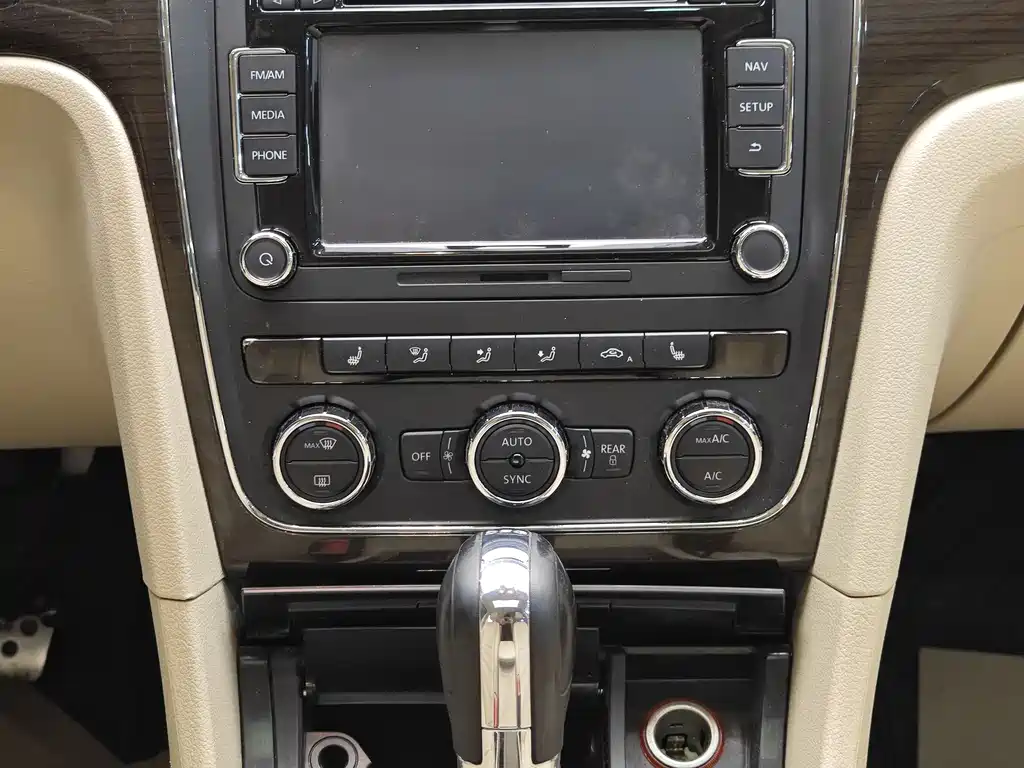 Volkswagen Passat 2015 1.8TSI DSG Luxury Edition 2016 - thumbnail 17