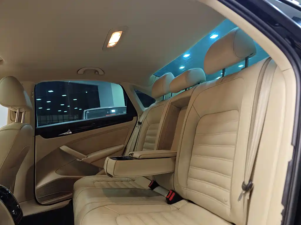 Volkswagen Passat 2015 1.8TSI DSG Luxury Edition 2016 - thumbnail 23