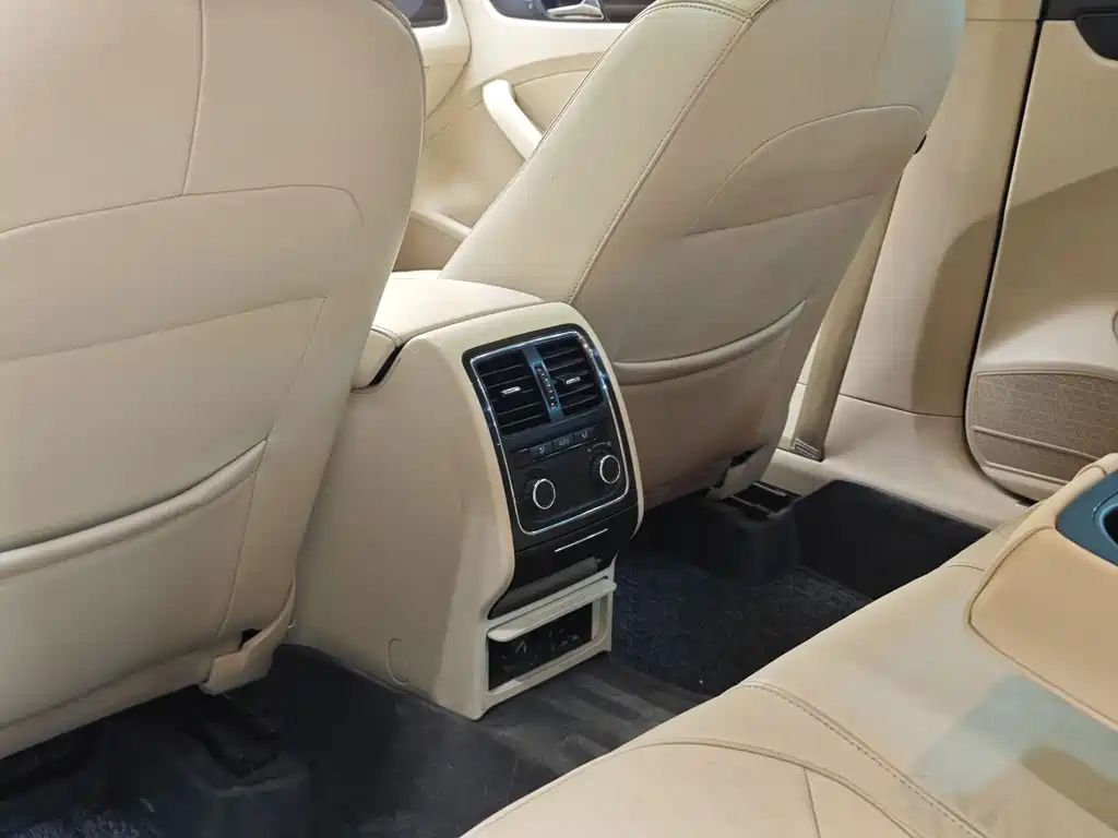Volkswagen Passat 2015 1.8TSI DSG Luxury Edition 2016 - thumbnail 24