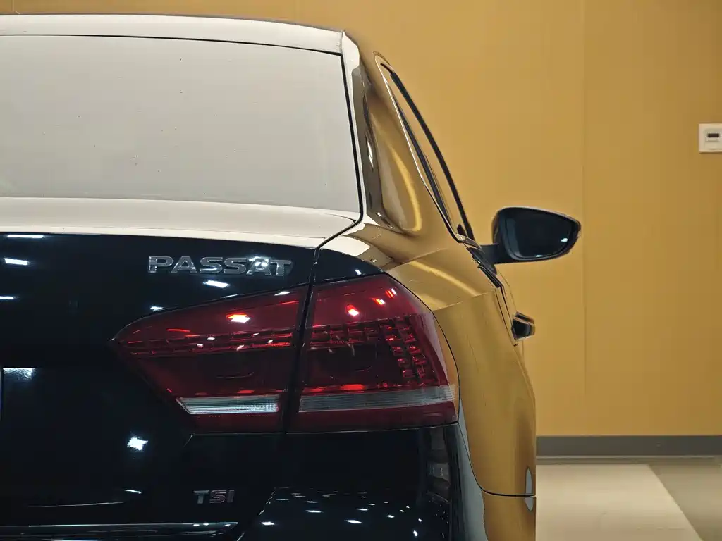 Volkswagen Passat 2015 1.8TSI DSG Luxury Edition 2016 - thumbnail 27