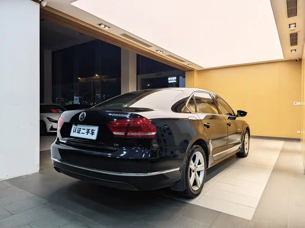 Volkswagen Passat 2015 1.8TSI DSG Luxury Edition 2016 - thumbnail 30