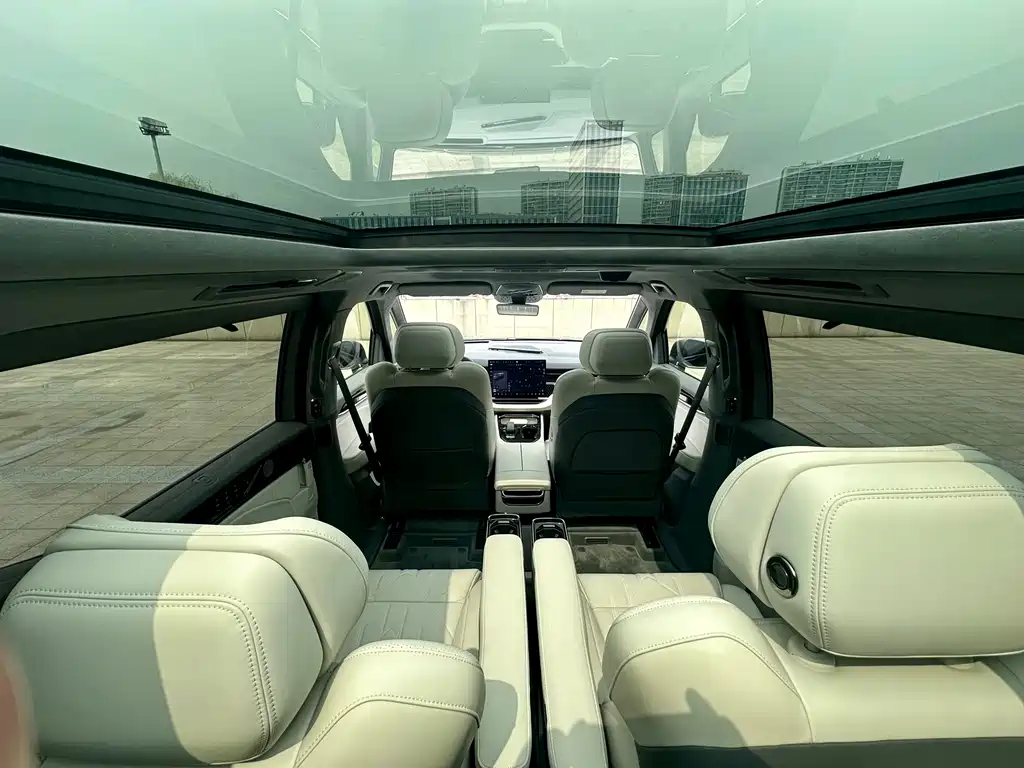 Zeekr Zeekr 009 2024 Six-Seat Executive Version AWD 108kWh 2025 - thumbnail 17