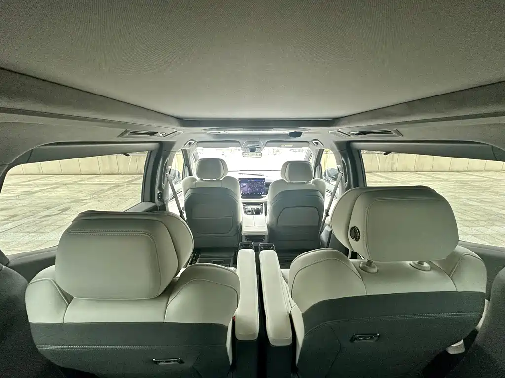 Zeekr Zeekr 009 2024 Six-Seat Executive Version AWD 108kWh 2025 - thumbnail 18