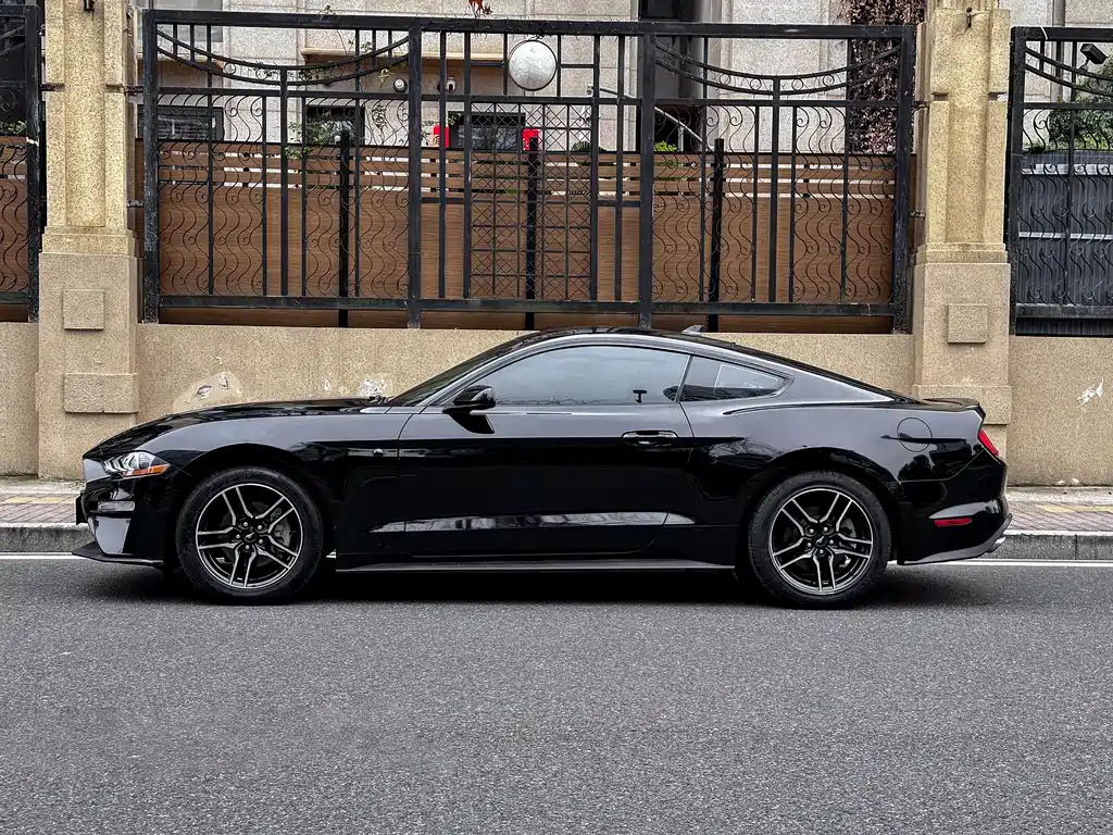 Ford Mustang 2020 2.3L EcoBoost 2022 - thumbnail 3