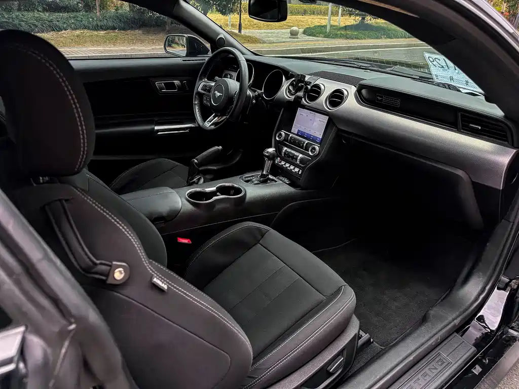 Ford Mustang 2020 2.3L EcoBoost 2022 - thumbnail 8