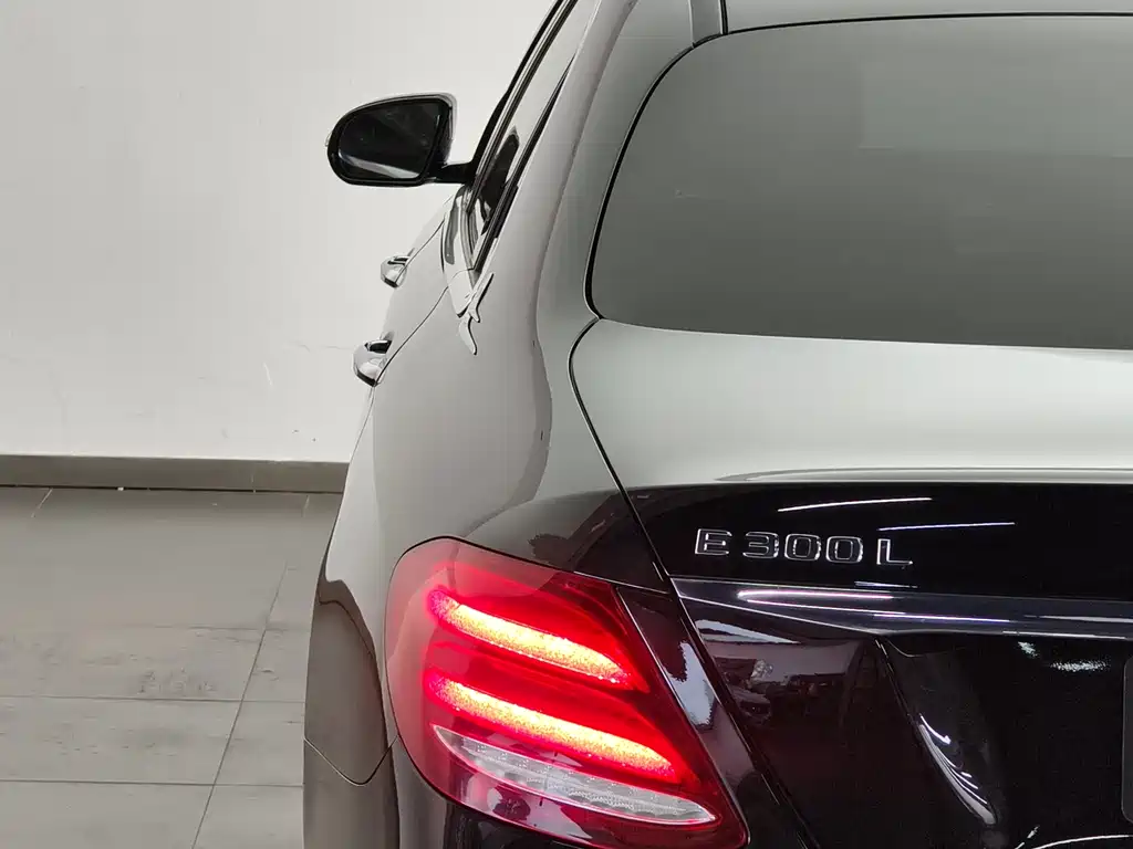 Mercedes-Benz Mercedes-Benz E-Class 2020 Facelift E 300 L Fashion Edition 2020 - thumbnail 18