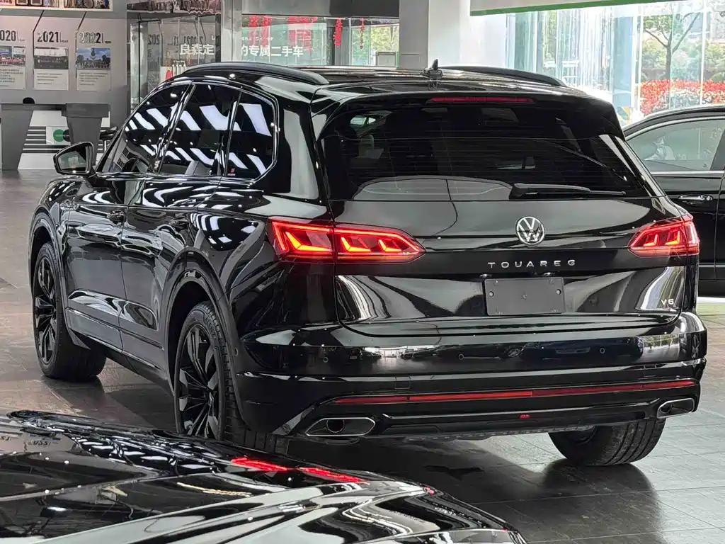 Volkswagen Volkswagen Touareg 2022 3.0TSI R-Line 20th Anniversary Special Edition 2023 - thumbnail 4