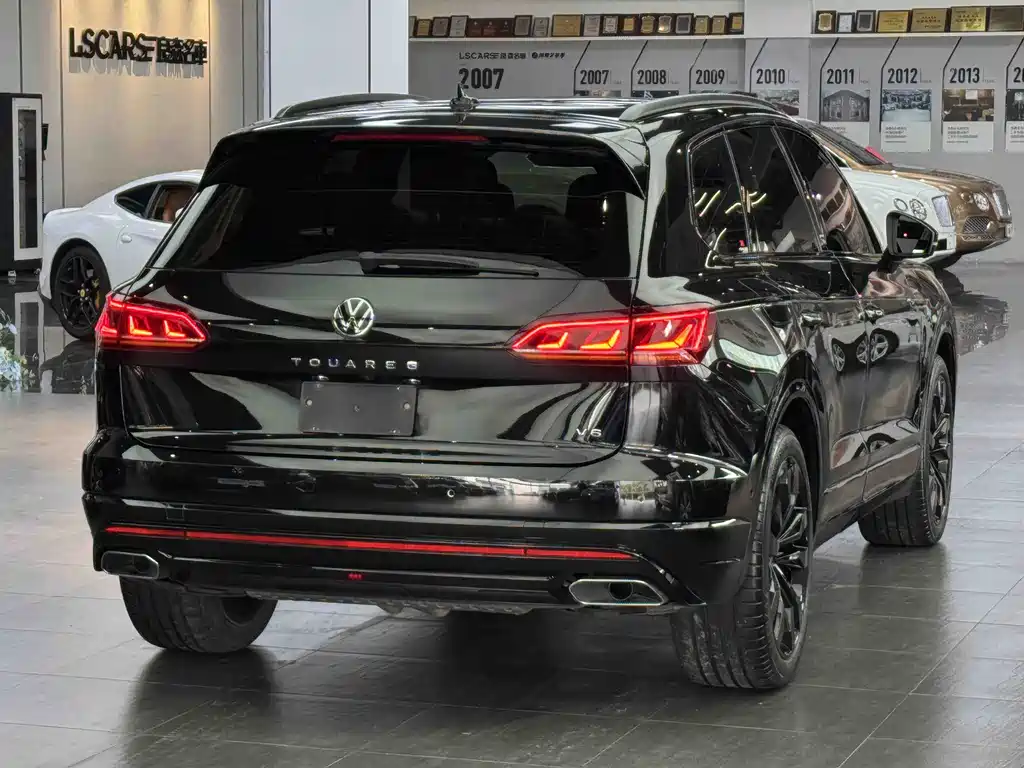 Volkswagen Volkswagen Touareg 2022 3.0TSI R-Line 20th Anniversary Special Edition 2023 - thumbnail 6
