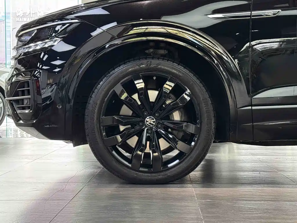 Volkswagen Volkswagen Touareg 2022 3.0TSI R-Line 20th Anniversary Special Edition 2023 - thumbnail 19