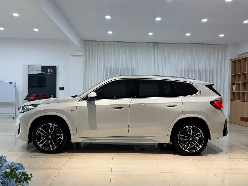 BMW BMW X1 2023 sDrive25Li M Sport Package 2023 - thumbnail 3