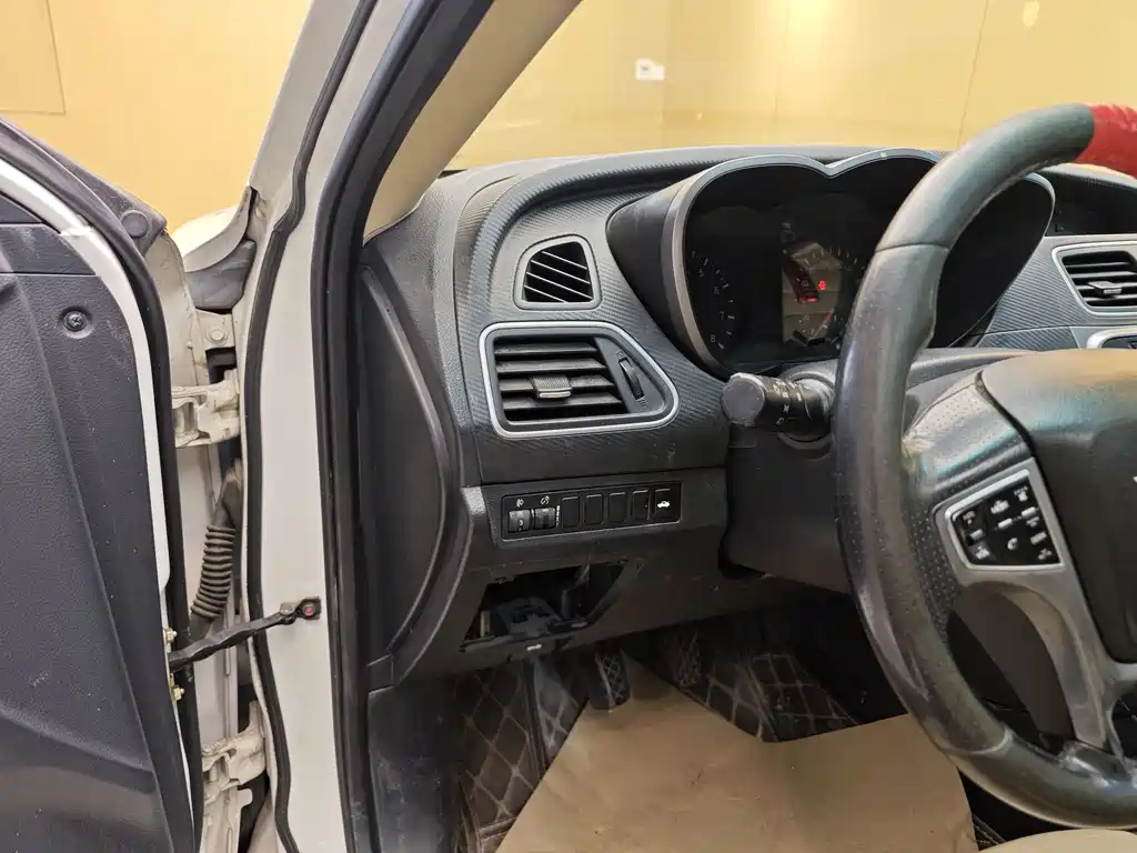 Haima Familia 2014 M5 1.6L Manual Fashion Edition 2015 - thumbnail 11
