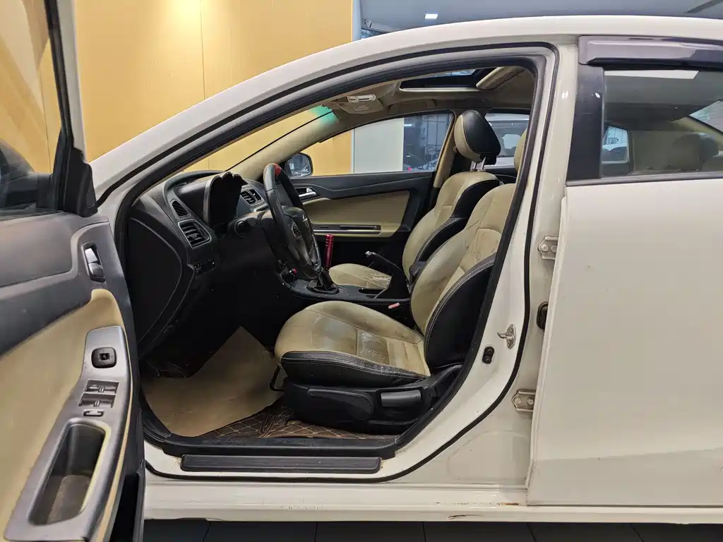 Haima Familia 2014 M5 1.6L Manual Fashion Edition 2015 - thumbnail 13