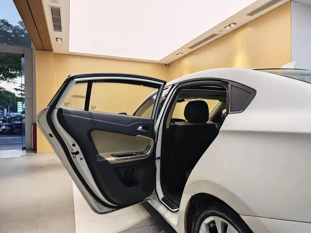 Haima Familia 2014 M5 1.6L Manual Fashion Edition 2015 - thumbnail 20