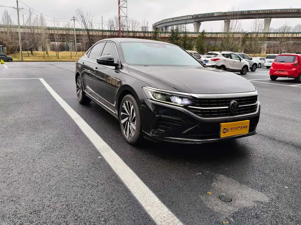 Volkswagen Volkswagen Passat 2023 330TSI Luxury Edition 2023 - thumbnail 2