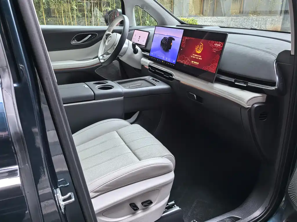 Lantu Automobile Lantu Dreamer 2025 PHEV AWD Flagship Kunpeng Edition 2025 - thumbnail 10