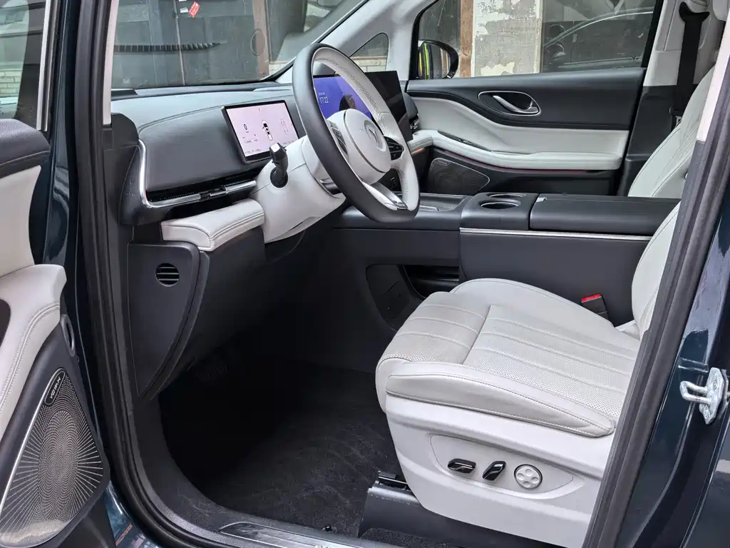 Lantu Automobile Lantu Dreamer 2025 PHEV AWD Flagship Kunpeng Edition 2025 - thumbnail 13