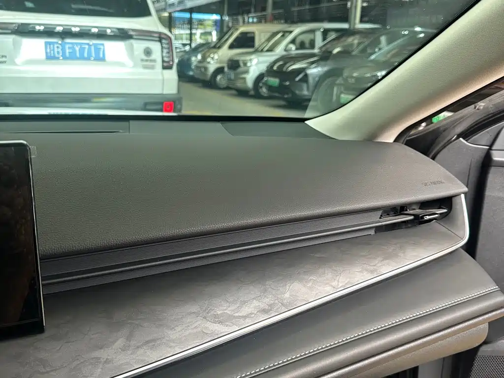 Toyota Toyota Camry 2024 2.0GVP Luxury Edition 2024 - thumbnail 18